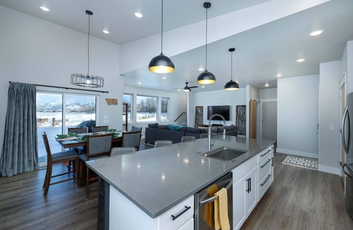 Four Corners Condominio | Close to Downtown Bozeman & Big Sky w/ Easy Trail Access - Sunrise Retreat