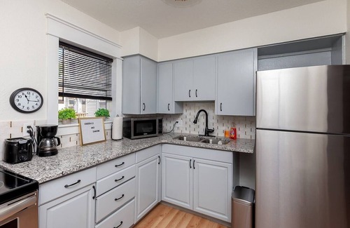Des Moines Casa | Close to Downtown~Fun Backyard~Pet Friendly~2 BDRM
