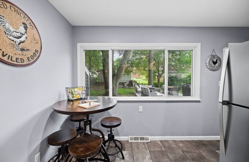 Waveland Park Casa | Close to Drake/Downtown - Filled With Amenities, Pet Friendly, Hot Tub, Theater!