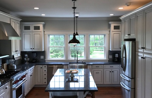 Katama Casa | Cerca del pueblo y las playas de Edgartown Nueva Colonial holandesa personalizada con piscina