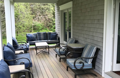 Katama Casa | Cerca del pueblo y las playas de Edgartown Nueva Colonial holandesa personalizada con piscina