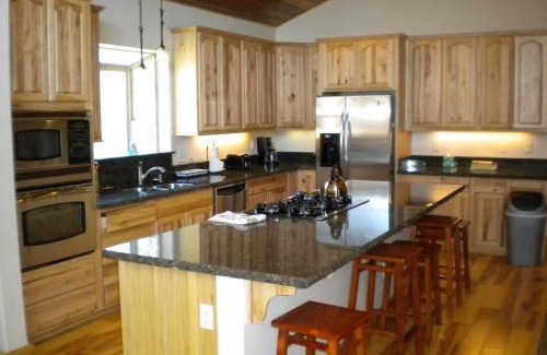 Black Bart Casa | Close To Everything Newly Built With Games Room