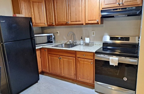 Edenwald Apartamento | Close to everything NYC. A bus ride, subway, movie Centre, and shopping mall.