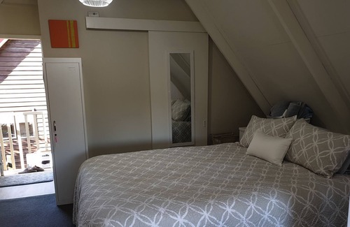 Waikanae Apartamento | Cerca de todo (río, playas, cafeterías) pero muy seguro, privado y tranquilo.