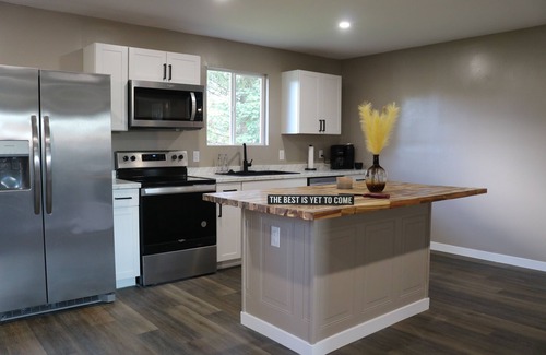 Westover Casa | Close to Everything Spacious 5Bdr Mountaineer Retreat Morgantown - Sleeps 14