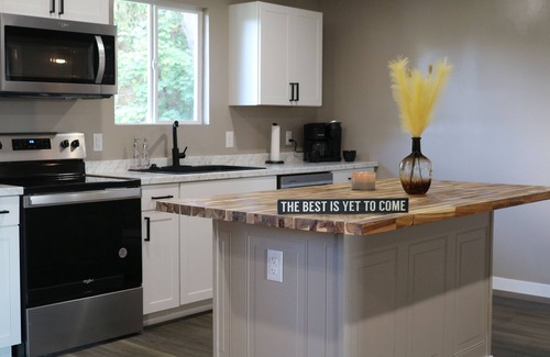 Westover Casa | Close to Everything Spacious 5Bdr Mountaineer Retreat Morgantown - Sleeps 14