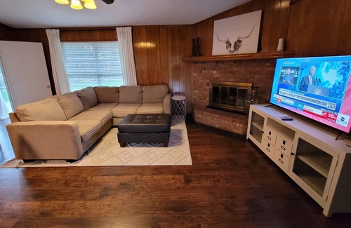 Northeast Carrollton Casa | Close to everything - Family friendly