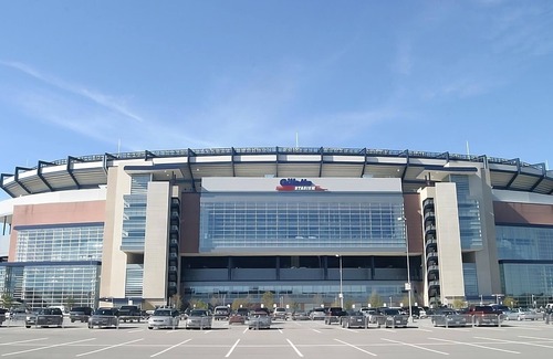 Foxboro Casa | Close to Gillette Stadium! Unit with FREE Breakfast and FREE Parking!