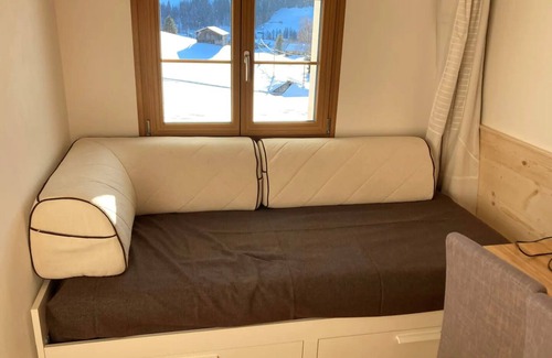 Saanen Apartamento | Close to hiking trails & the center of Gstaad