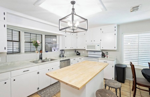 Bay Area Casa | Close to hospitals/shopping centers/parks/ beaches