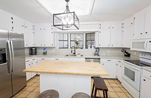 Bay Area Casa | Close to hospitals/shopping centers/parks/ beaches