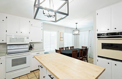 Bay Area Casa | Close to hospitals/shopping centers/parks/ beaches