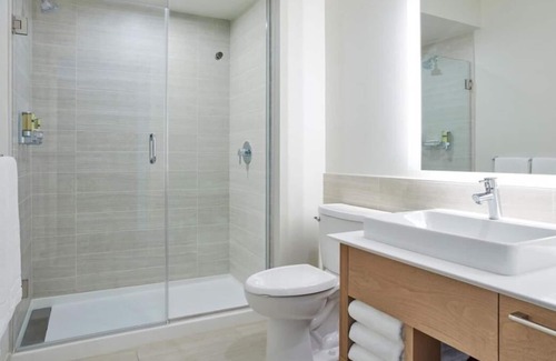 Williamsburg Casa | Close to Local Attractions! 4 Spacious Accommodation | Free Breakfast + Pool