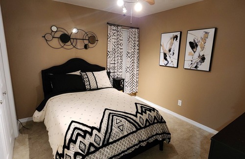 Red Chute Cama Y Desayuno | Close to Louisiana Down's Casino. A charming 3-bedroom house, great amenities!