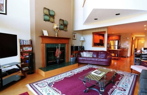 Holiday Island Casa | Large Condo, Sleeps 8, Next to Marina & Golfing