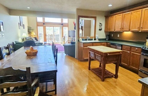 Holiday Island Casa | Large Condo, Sleeps 8, Next to Marina & Golfing