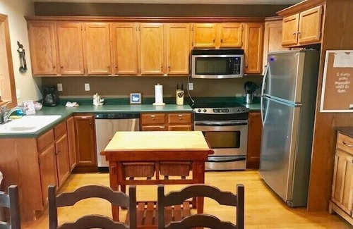 Holiday Island Casa | Large Condo, Sleeps 8, Next to Marina & Golfing