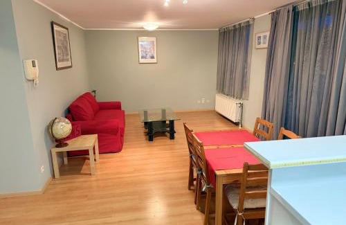 Evere Apartamento | Close to NATO Bus Tram calm location parking extra onsite disc parking