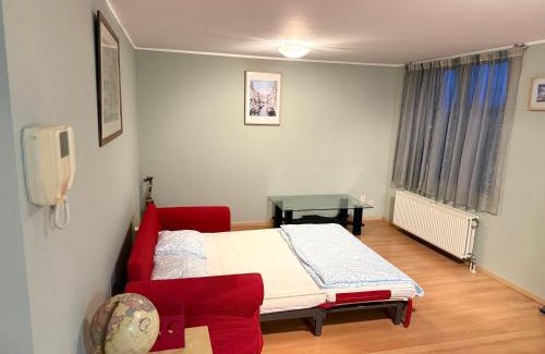 Evere Apartamento | Close to NATO Bus Tram calm location parking extra onsite disc parking
