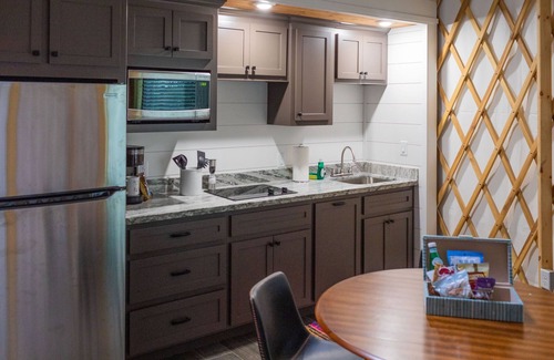 Livingston Cabina | Close to nature, but with all the modern amenities, Two Creeks Crossing Resort