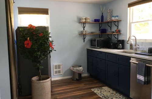 Oxford Cabaña | Close to Oxford and Miami U. Pet friendly, and away from college shenanigans