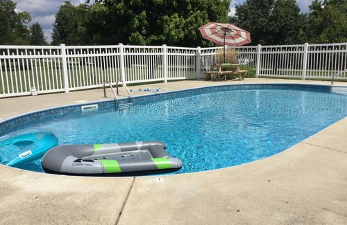 Oxford Cabaña | Close to Oxford and Miami U. Pet friendly, and away from college shenanigans