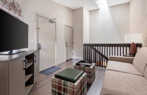 Sapphire Complejo | Close to Seasonal Ski Areas! Free Parking, 3 Pools, Jacuzzi and Sauna
