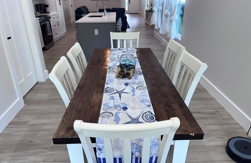 Foley Casa | Close to Sports Complex, OWA, beaches, shopping.Central to all the fun! King bed