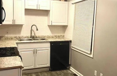 Kansas City Casa | Close to Stadium, 3-bedroom house with WiFi, AC in delightful Kansas City