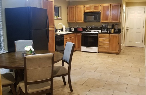 Paradise Casa | Muy privado, PRIVADO, Enorme plano de planta abierto, WIFI, LAVADORA Y SECADORA INCLUIDOS