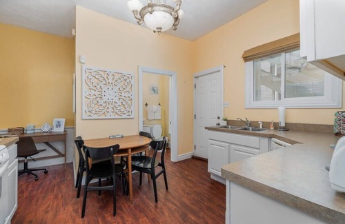 Michigan City Apartamento | Close to the beach, 2 Bedroom, Pet Friendly