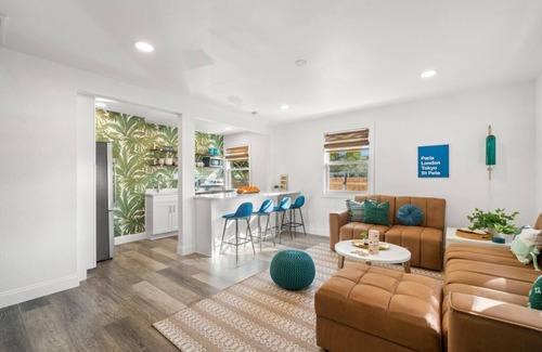 St. Petersburg - Clearwater Casa | Close to the beach! Gulfport 2BD/1BA King Bed Oasis, close to it all in St Pete