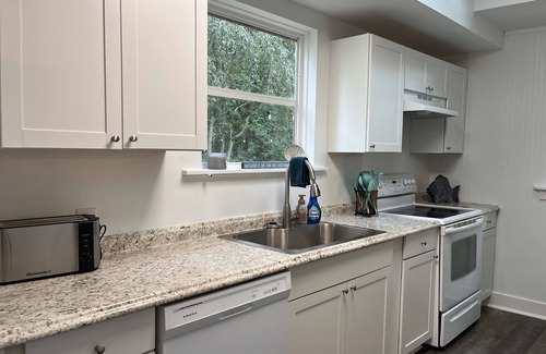 Myrtle Grove Cabaña | Close to the beach cottage within 1 mile of Carolina Beach Bridge
