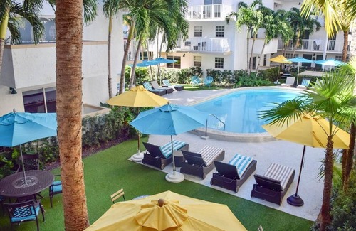 Key Biscayne Apartamento | Close to the Beach spacious One Bedroom with Pool