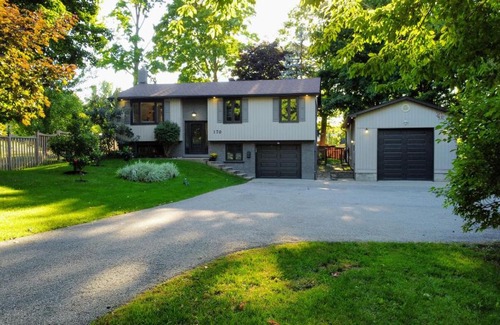 Barrie Casa | Close to the best of Barrie! The waterfront is mere minutes away!