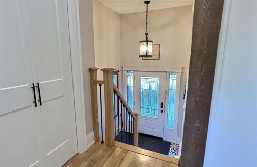 Barrie Casa | Close to the best of Barrie! The waterfront is mere minutes away!