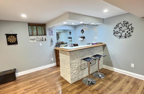 Barrie Casa | Close to the best of Barrie! The waterfront is mere minutes away!