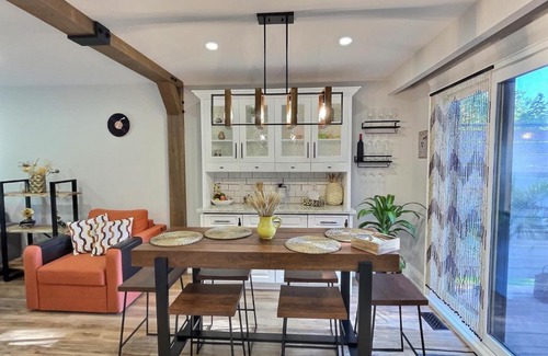 Barrie Casa | Close to the best of Barrie! The waterfront is mere minutes away!