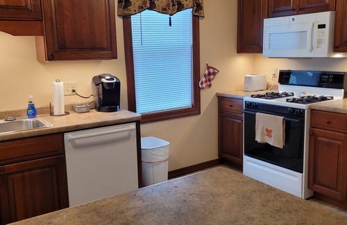 Oshkosh Apartamento | Close to the big events in Oshkosh when you stay at Doty Landings