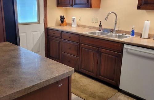 Oshkosh Apartamento | Close to the big events in Oshkosh when you stay at Doty Landings