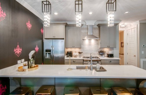 Eighth Avenue Casa | Close to the Gulch - Book Today