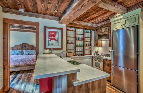 Olympic Valley Chalet De Esquí | Alquiler de esquí disponible para la temporada de esquí 2019/20. Póngase en contacto con los propietarios para obtener información.