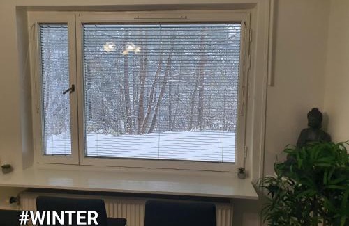 Hasselby Apartamento | Close to the metro and the beach! with a view of the Scandinavian forest