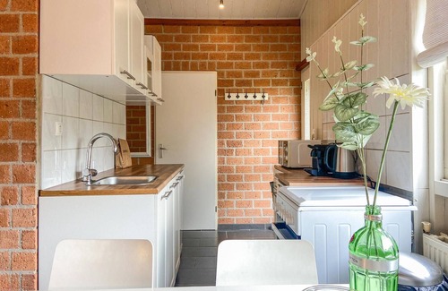 Schoorldam Casa | Close to the North Holland Canal, this simple and cozy vacation home welcomes you in Warmenhuizen.