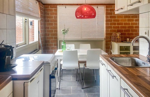 Schoorldam Casa | Close to the North Holland Canal, this simple and cozy vacation home welcomes you in Warmenhuizen.