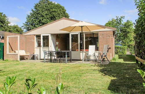 Schoorldam Casa | Close to the North Holland Canal, this simple and cozy vacation home welcomes you in Warmenhuizen.