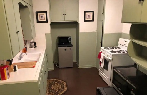 South Kansas City Cama Y Desayuno | Close to the Research Hospital, the Zoo, the Cheifs and Royals stadium, and more