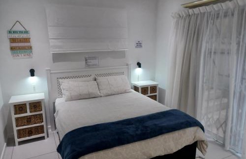 Umhlanga Apartamento | Close to the sea - Ground floor En-suite room with kitchenette & own entrance