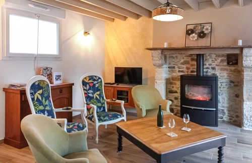 Saint-Marcouf Casa | Close to the sea in the Marais du Cotentin et du Bessin Regional Nature Park, this cozy vacation hom