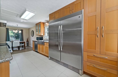 Fayetteville Casa | Close to Trilith & Airport! Fenced yard! Walk to shops!